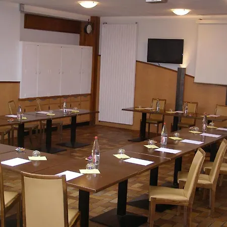 Logis Hotel-restaurant Le Chene Hotel Saint-Pourçain-sur-Sioule