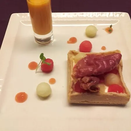Logis Hotel-restaurant Le Chene Hotel Saint-Pourçain-sur-Sioule