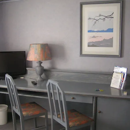 Hotel Logis Hotel-restaurant Le Chene 3*