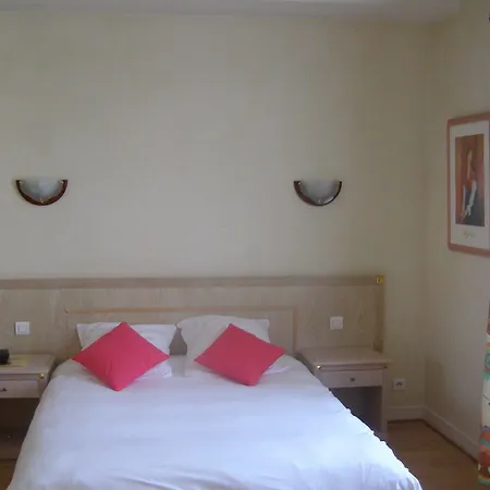 Logis Hotel-restaurant Le Chene 3* Saint-Pourçain-sur-Sioule