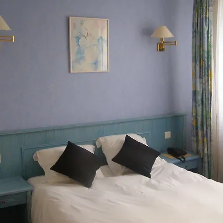 Hotel Logis Hotel-restaurant Le Chene