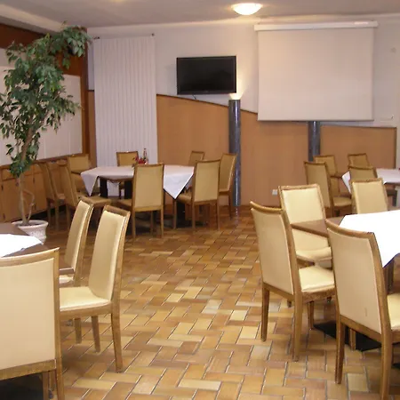 Hotel Logis Hotel-restaurant Le Chene Saint-Pourçain-sur-Sioule