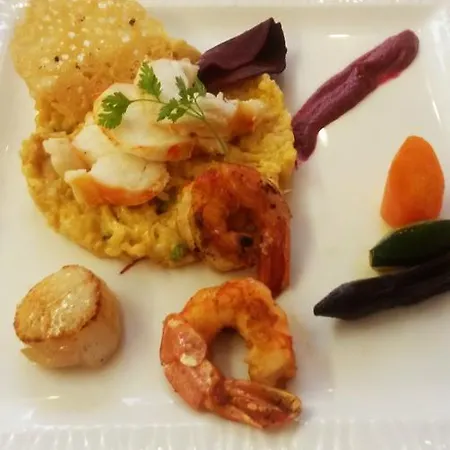 Logis Hotel-restaurant Le Chene Hotel Saint-Pourcain-sur-Sioule