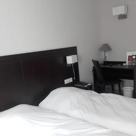 Logis Hotel-restaurant Le Chene Hotel 3*